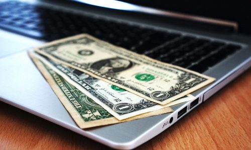 computer-buy-money-banknotes-163056 Lightbox – reklama nastawiona na zaangażowanie - zdjęcie nr 13